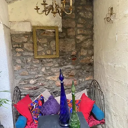 Проживание в семье La Petite Maison De Manou *