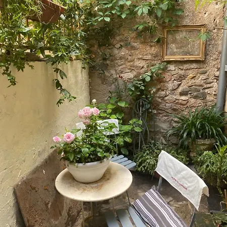 Проживание в семье La Petite Maison De Manou *
