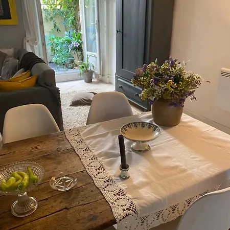 Проживание в семье La Petite Maison De Manou